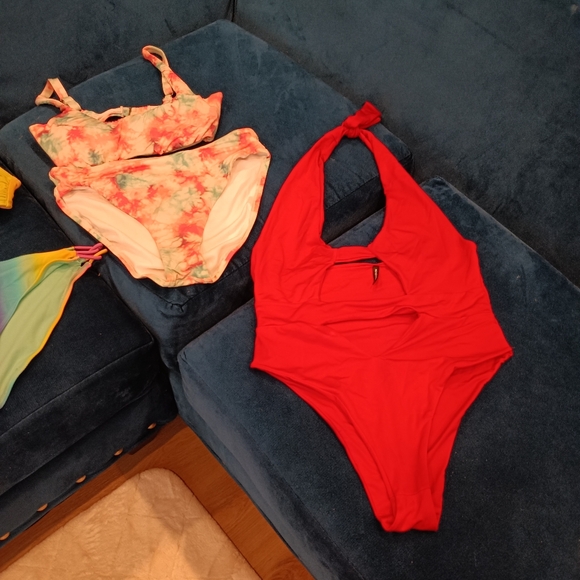 Bathing suits - Picture 5 of 7